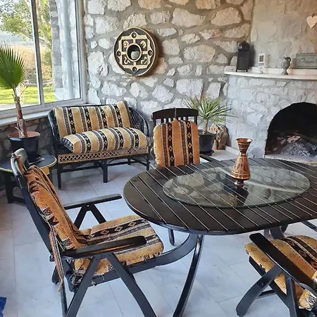 Konukevi Romantik Dalla 4*