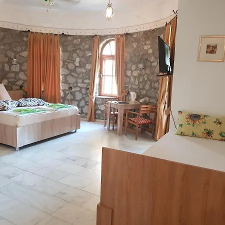 Konukevi Romantik Dalla 4*